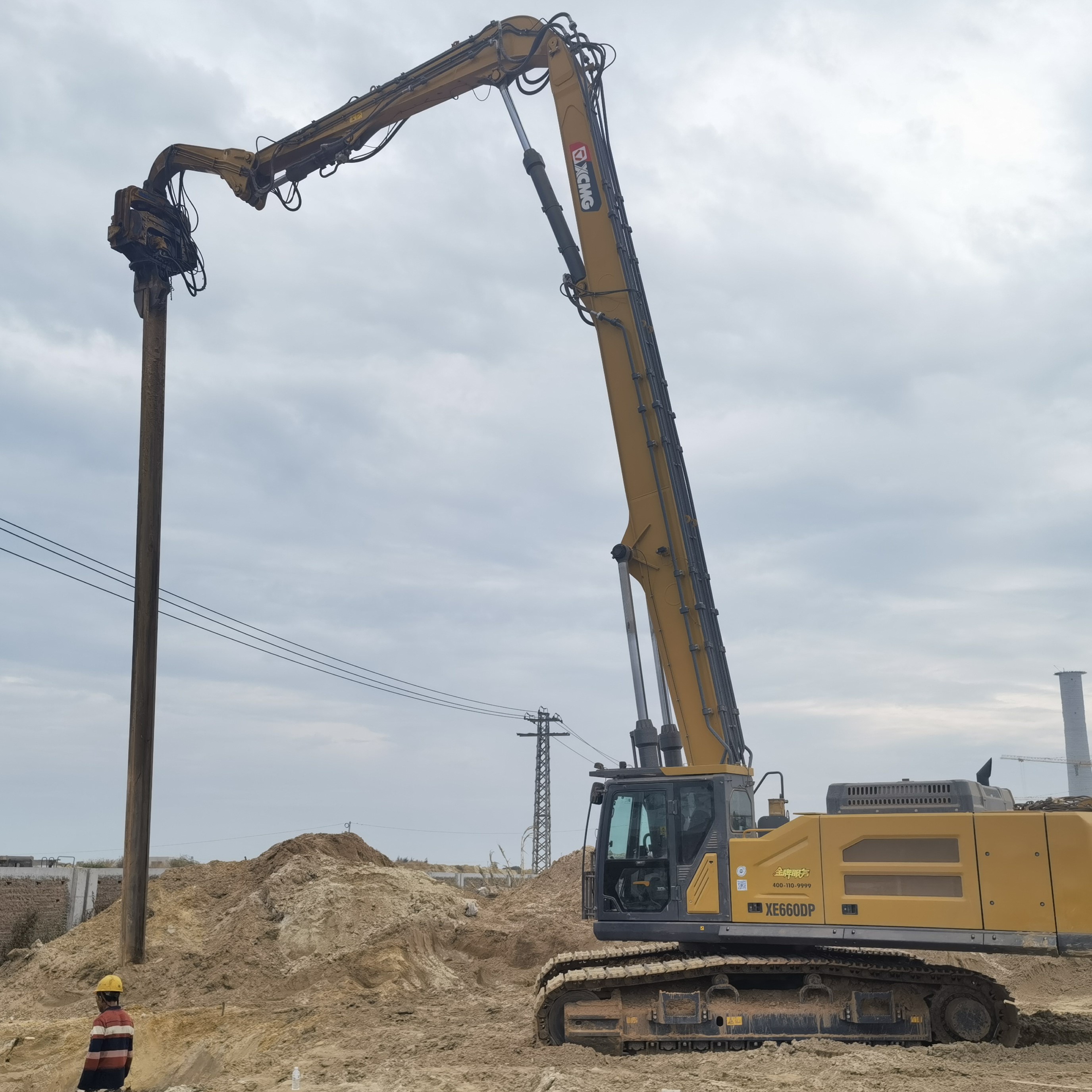 Вибропогружатель для свай на экскаватор